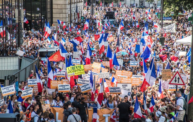 Noi proteste în Franța, împotriva permisului de sănătate: „Oile stau la balcon"