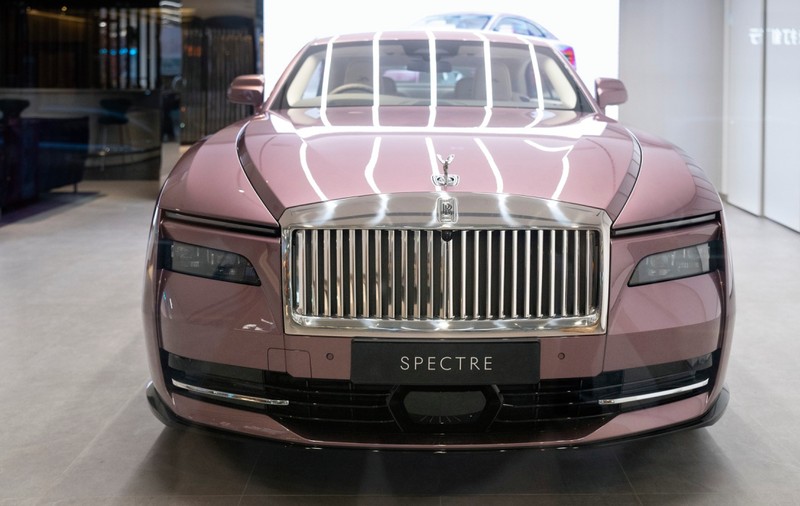 Rolls-Royce Spectre primește un update. Series II aduce până la 628 km autonomie, iar Black Badge devine cel mai puternic Rolls-Royce din istorie