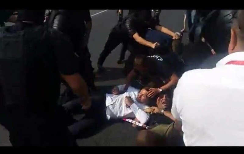 VIDEO| Violențe la Marșul Unirii din Republica Moldova. Autocarele cu români blocate să intre în Chișinău, iar unioniștii au fost bătuți de poliție