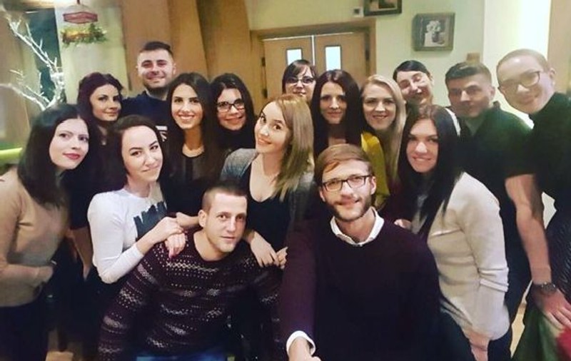 Simona Halep petrece Crăciunul la Constanța. Campioana s-a revăzut cu colegii din școala generală / GALERIE FOTO