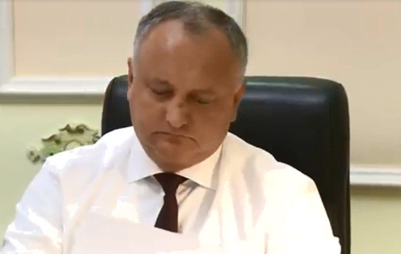 Cum arată Igor Dodon după accident. Prima ieșire publică după nefericitul eveniment. Plus: șeful SPP din Moldova vorbește despre ipoteza tentativei de asasinat