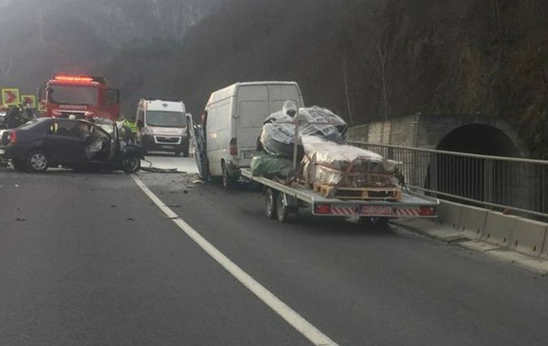 Trafic blocat pe Valea Oltului în urma unui accident mortal