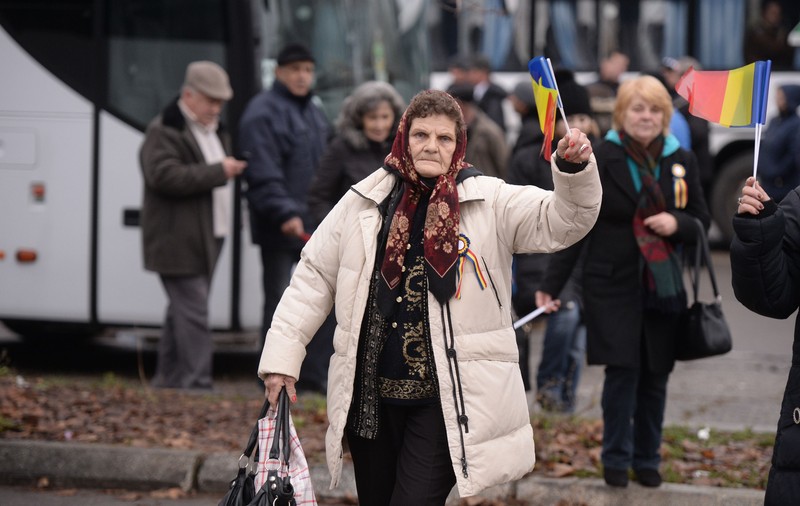 Sondaj în 33 de țări: Românii au avut un 2021 mai greu decât alții, dar sunt mai optimiști pentru 2022 față de mulți