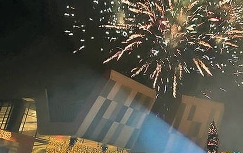 CAPITALA STRĂLUCITOARE! S-au APRINS BECULEȚELE de SĂRBĂTORI! | FOTO
