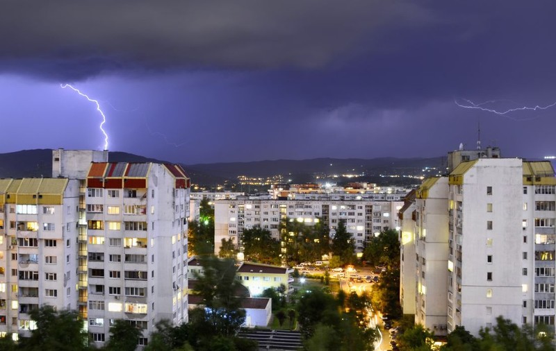 Ploi de până la 50 l/mp și temperaturi de 35 de grade Celsius. Avertizare meteo de la ANM până pe 25 iunie