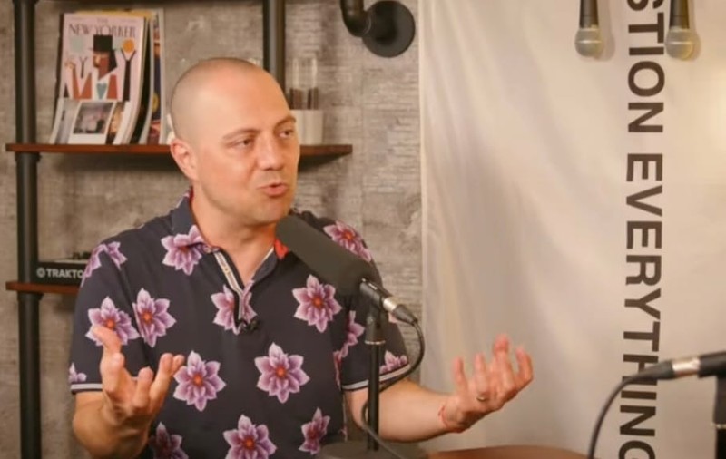 Dan Badea spune că îi este rușine de versurile pe care le-a scris, cu ani în urmă, pentru piesa „Superfemei”: „Doamne! Acum, n-ar mai fi OK”