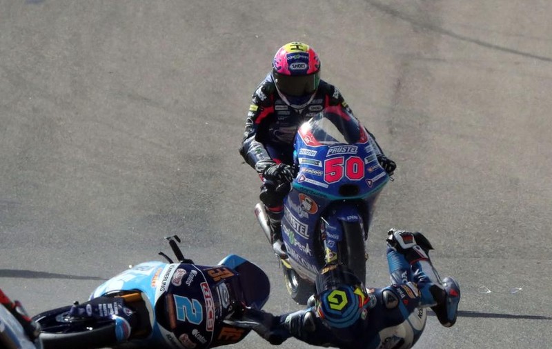 Pilotul de motociclism viteză  Jason Dupasquier a murit la spital, după ce s-a accidentat grav în calificările MP al  Italiei