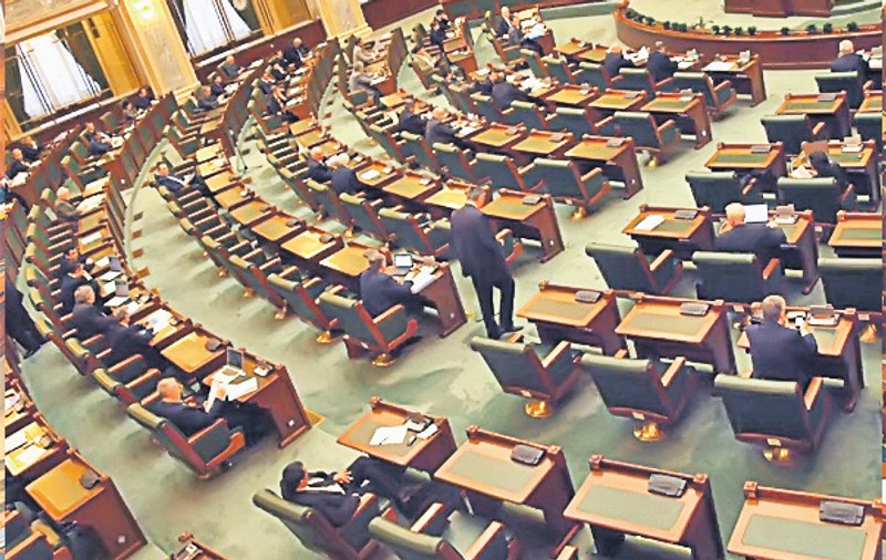Deputații, nemulțumiți că bugetul de stat pe 2017 poate fi studiat doar online; Câte pagini are documentul
