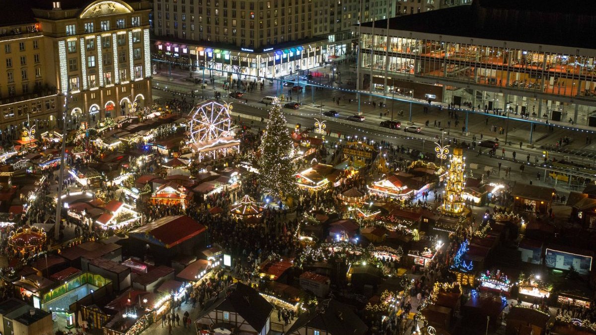 December 9, 2019, Dresden, Saxony, Germany: View from above of the Christmas Striezelmarkt one of the oldest and largest Christmas markets in Germany, the Dresden Striezelmarkt was named after the original Dresden Christmas stollen, the Striezel. (Credit Image: © Karol Serewis/SOPA Images via ZUMA Wire)