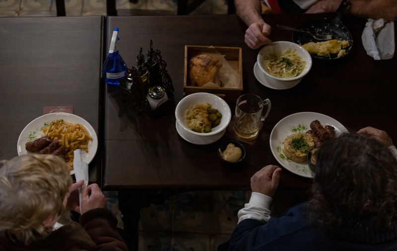 Reguli noi pentru restaurante de la ANPC. Consumatorii vor ști ce ingrediente și în ce cantitate se află în produsele comandate