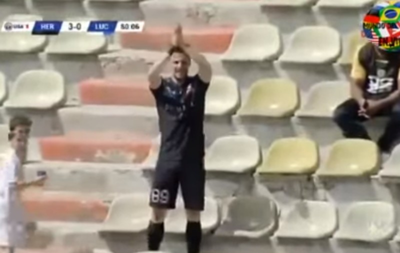 Bucuria lui Ștefan Blănaru a făcut înconjurul lumii. Atacantul s-a aplaudat, după ce a marcat / VIDEO