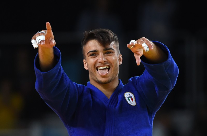 epa05462890 Fabio Basile of Italy celebrates after winning the final and gold medal against Baul An of Korea in the men's -66kg bout of the Rio 2016 Olympic Games Judo events at the Carioca Arena 2 in the Olympic Park in Rio de Janeiro, Brazil, 07 August 2016. EPA/FACUNDO ARRIZABALAGA