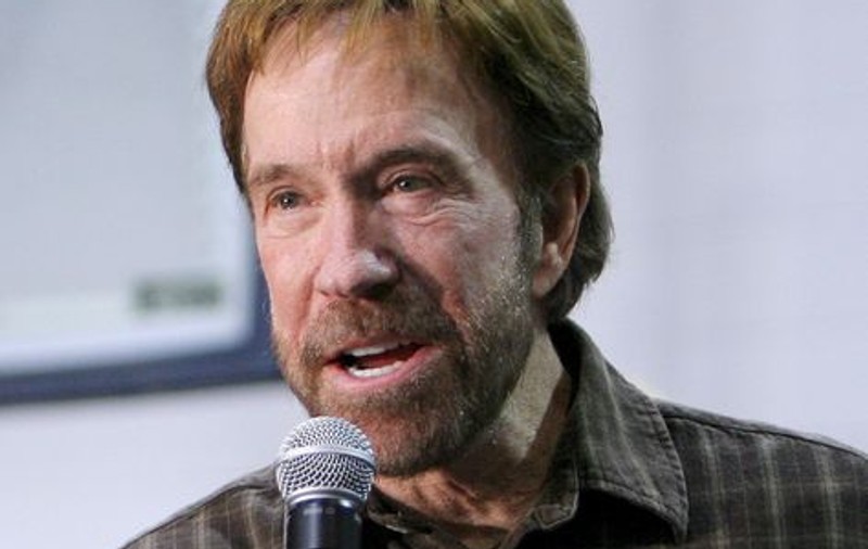 Chuck Norris a împlinit 72 de ani. Vezi cele mai tari bancuri cu actorul!