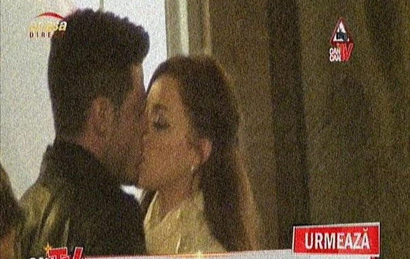Asta este DOVADA că Victor Slav şi Bianca Drăguşanu se IUBESC. Iată-i SĂRUTÂNDU-SE!