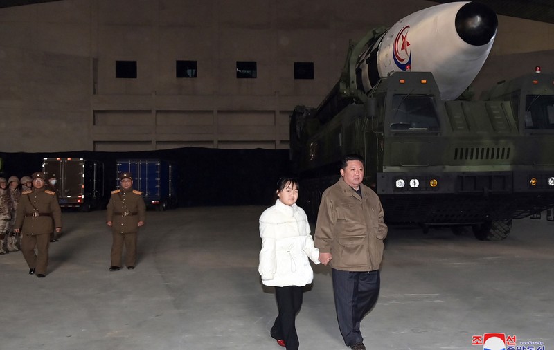 Premieră în Coreea de Nord. Kim Jong-un, alături de fiica lui, în public. Mesajul din spatele apariției