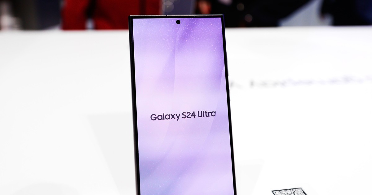Samsung Galaxy S24 Ultra, expus în cadrul unei prezentări publice.