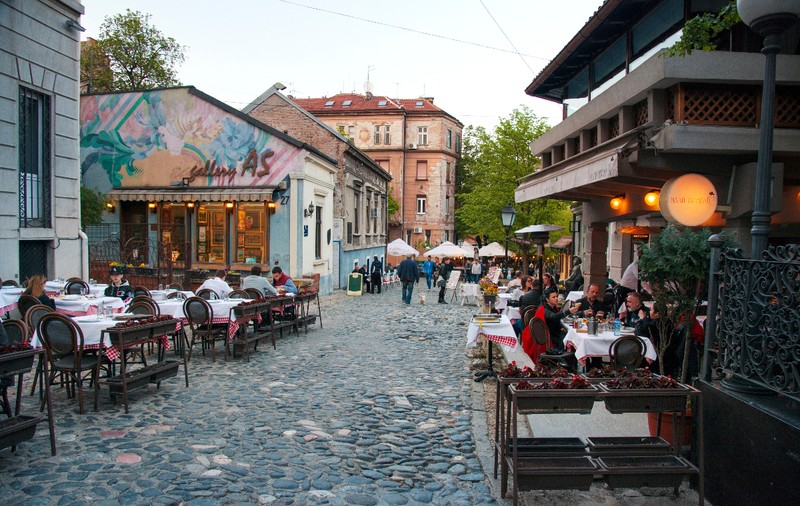 Patronul unei taverne la care se opreau des șoferii din Balcani o vinde cu o singură condiție: „Acesta nu e doar un bar, e istorie”