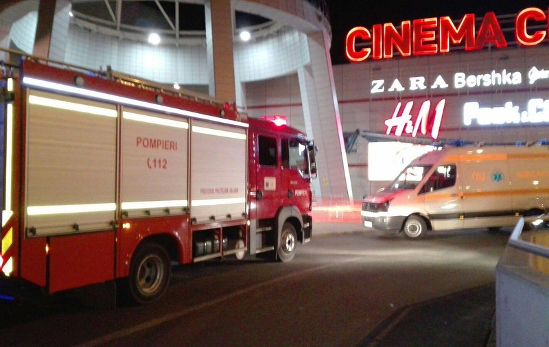 Panică în parcarea unui mall din Constanța. Toată lumea a crezut că este incendiu