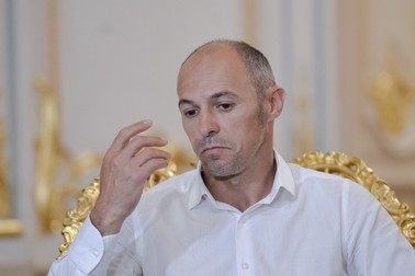 Noul antrenor al FCSB, Bogdan Andone (in imagine), este prezentat oficial in cadrul unei conferinte de presa sustinuta de finantatorul echipei, Gigi Becali, alaturi de directorul sportiv al formatiei, Mihai Stoica, miercuri, 5 iunie 2019, in Bucuresti. ALEXANDRU DOBRE / MEDIAFAX FOTO