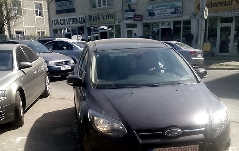 A blocat chiar mașina șefului Poliției! Ce a pățit șoferul ghinionist din Bârlad!