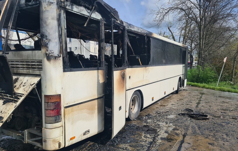 Un autocar cu 40 de oameni la bord a luat foc în mers, în Timișoara