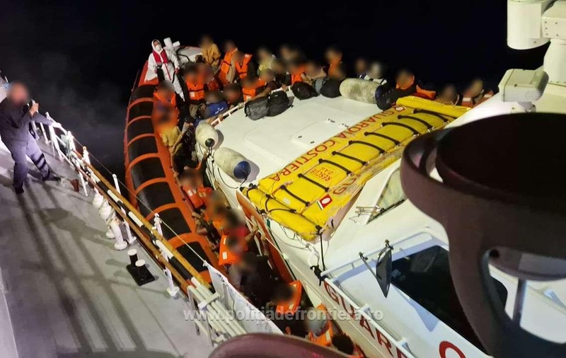 147 de oameni de pe un iaht avariat, salvați din largul Mediteranei de Garda de Coastă Constanța