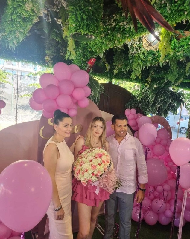 Sara, fiica lui Brigitte, nu a intrat la liceul dorit și va merge la unul privat: „Să plătească mama suma”. Ce interdicții are adolescenta