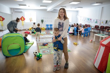 Anna și fiul ei mai mare. Foto: Vlad Chirea / Libertatea