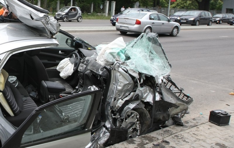 Doi poliţişti au murit într-un accident pe DN 11 