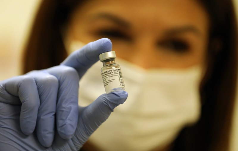 Vaccinarea cu a treia doză de Pfizer a vârstnicilor și persoanelor vulnerabile, autorizată de Administrația SUA pentru Medicamente