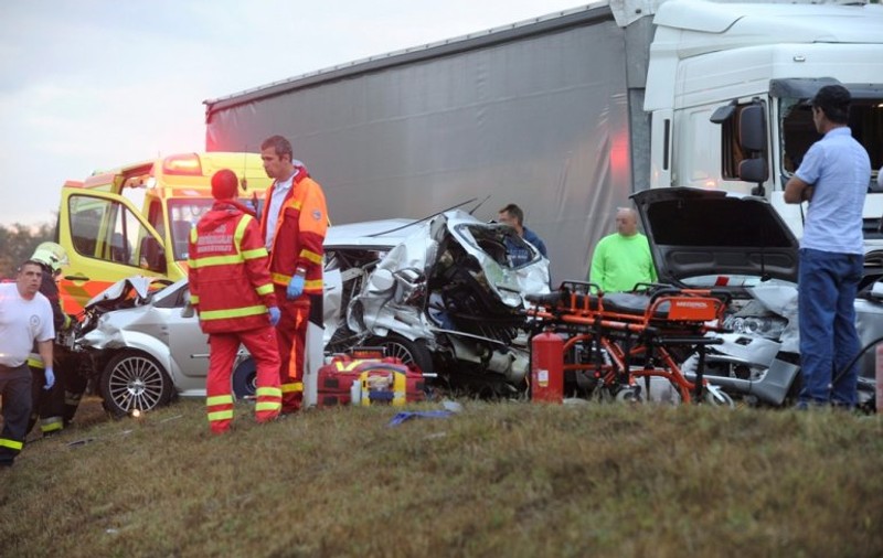 ACCIDENT TRAGIC ÎN UNGARIA: 3 ROMÂNI MORŢI şi 18 RĂNIŢI! FOTO&VIDEO