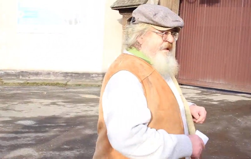 Ministrul "Caltaboş" s-a transformat în Moş Crăciun! Iată cum arată Decebal Traian Remeş, după UN AN DE PUŞCĂRIE!