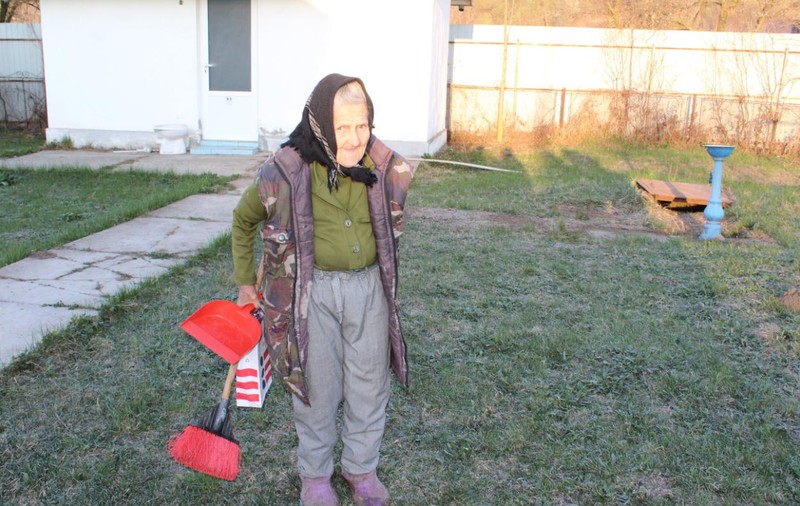 Bunica Sofia, cea mai bătrână angajată a ISJ Gorj, a fost concediată. Reacția primarului: „Am crezut că este o păcăleală”