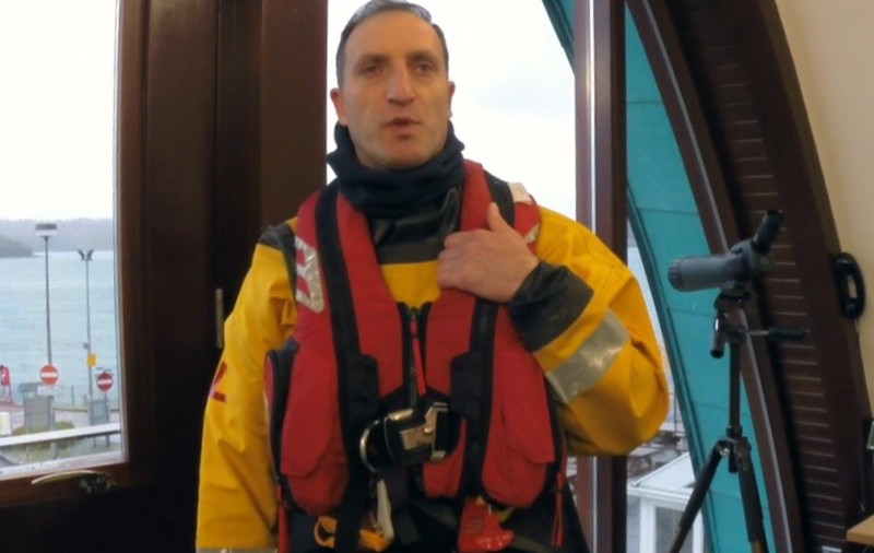 Un român care lucrează în 2 servicii de urgență în Irlanda spune că, în situația Alexandrei, întrebarea ”Te poți elibera?” și îndrumarea de fugă erau obligatorii