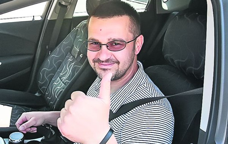 El a fost primul şofer care a circulat pe pasajul Pipera: "Ce bine că s-a deschis podul"