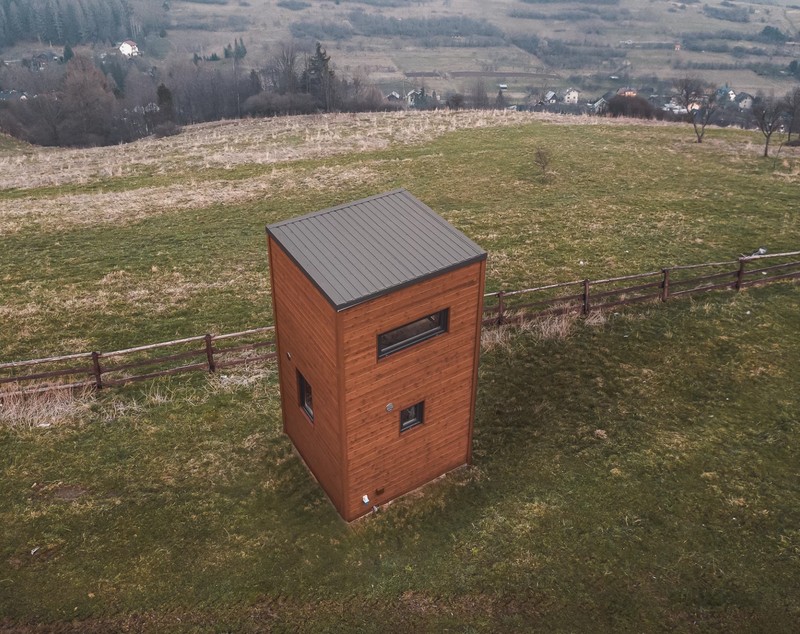 Cât costă casa de doar 10 metri pătraţi cu bucătărie, baie şi dormitor. Are două niveluri și promovează traiul minimalist