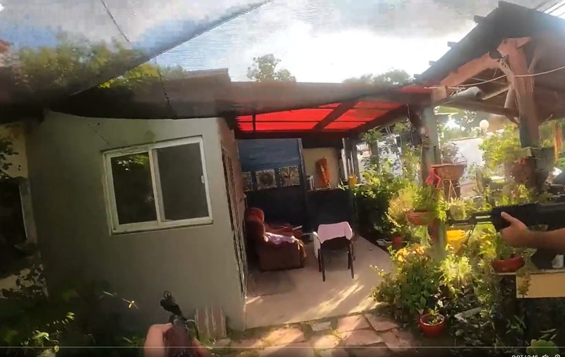 Noi imagini din ziua asaltului Hamas: teroriștii caută civili din casă în casă pentru a-i împușca | VIDEO