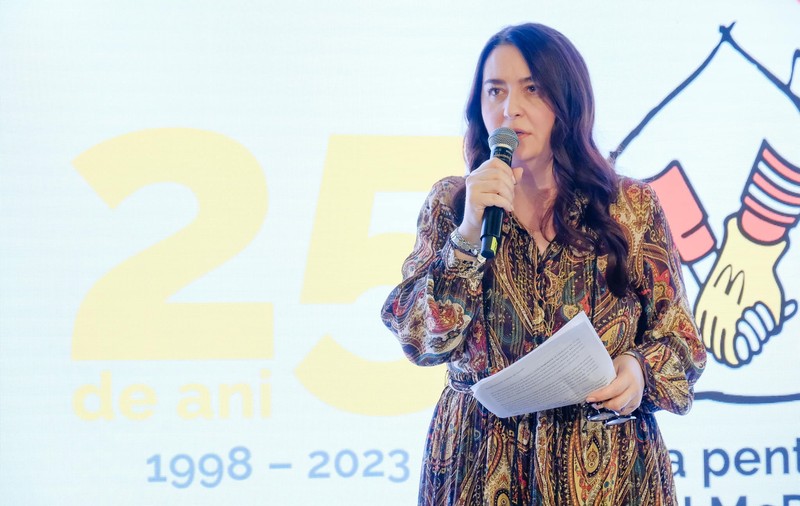 De ce nu mai ține Amalia Năstase dietă, deși s-a îngrășat. „Nu prea am timp să mă fandosesc. Trebuie să slăbesc, nu pot să rămân așa”