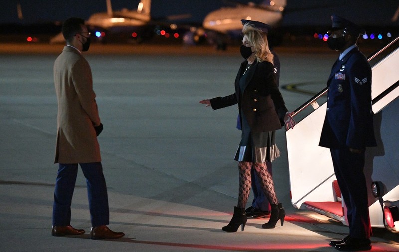 Jill Biden s-a deghizat în însoțitoare de bord de Ziua Păcălelilor