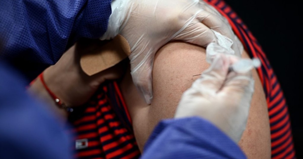 VIDEO Rezultatele unui studiu pe 5 milioane de oameni din SUA: cei mai mulți care refuză vaccinarea sunt cei cu studii superioare. Ce îi reține?