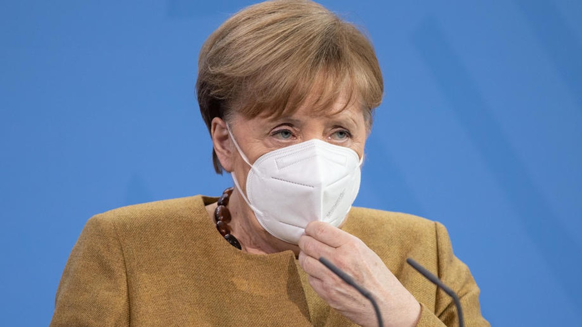 VIDEO | Imagini virale cu Angela Merkel intrată în panică, după ce și-a uitat masca sanitară