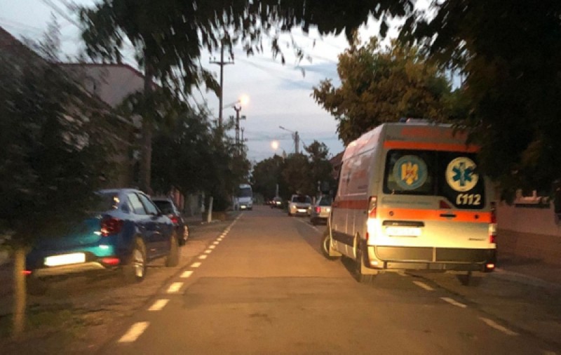 O femeie a fost găsită de fiul ei spânzurată într-o anexă a locuinței din Lugoj