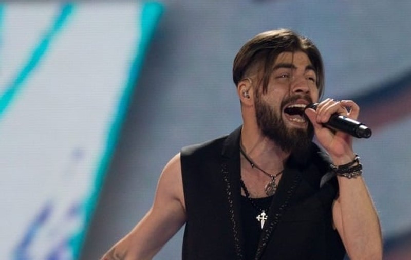 Alex Florea a reprezentat România la Eurovision în 2017, însă viața i s-a schimbat complet. „Sunt faianţar”