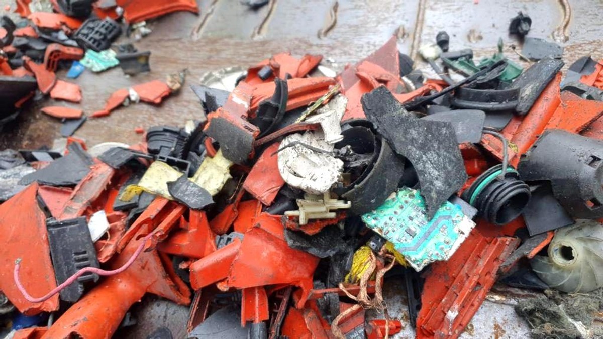 VIDEO EXCLUSIV FOTO | 50 de containere pline cu deșeuri din Germania, descoperite în Portul Agigea: „Sunt doar gunoaie nereciclabile”