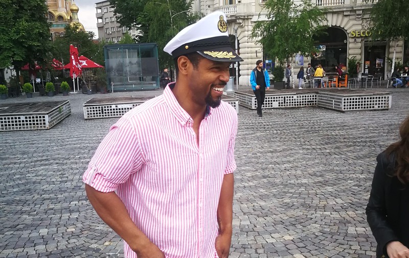 Una dintre cele mai cunoscute figuri ale reclamelor americane e în România. Actorul Isaiah Mustafa: “Ce frumoasă viață de noapte are Bucureștiul!”