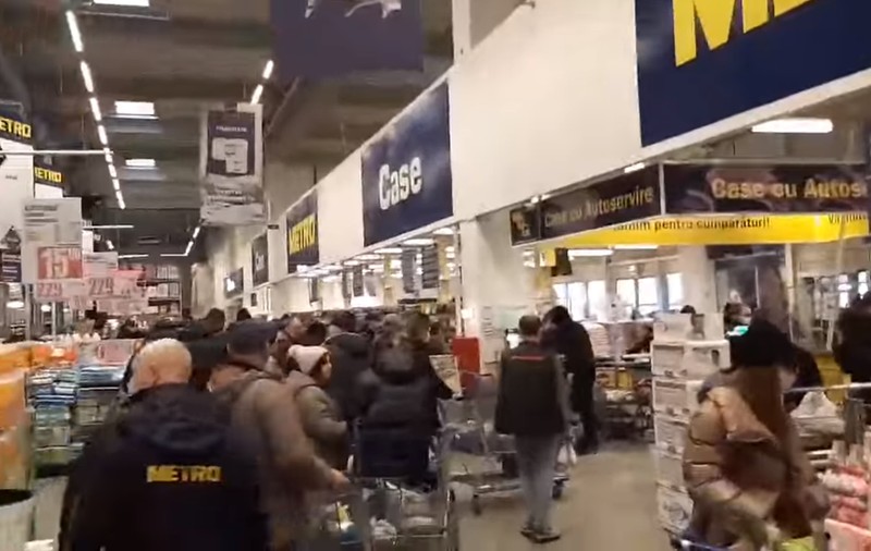 Moldovenii din Chișinău au început să golească rafturile magazinelor, după ce Rusia a atacat Ucraina