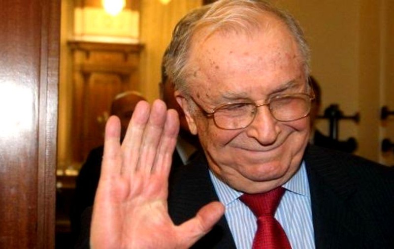 Cum chefuia Ion Iliescu în tinerețe. O făcea lată până dimineață, cu lăutari