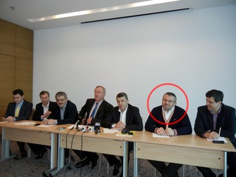 Ovidiu Nemeș, împreună cu alți membri PNL, la o conferință de presă a partidului, la Oradea, în 2014 | Foto: Agerpres