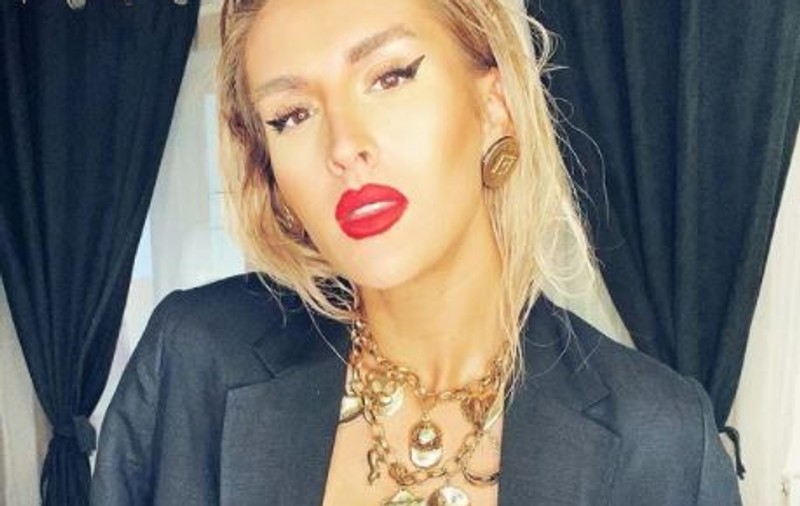 Cine este Andreea, prima asistentă TV transgender din România. A lucrat alături de Iulia Albu