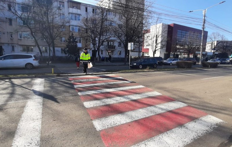 O femeie și cei doi copii ai ei au fost loviți pe o trecere de pietoni din Buzău